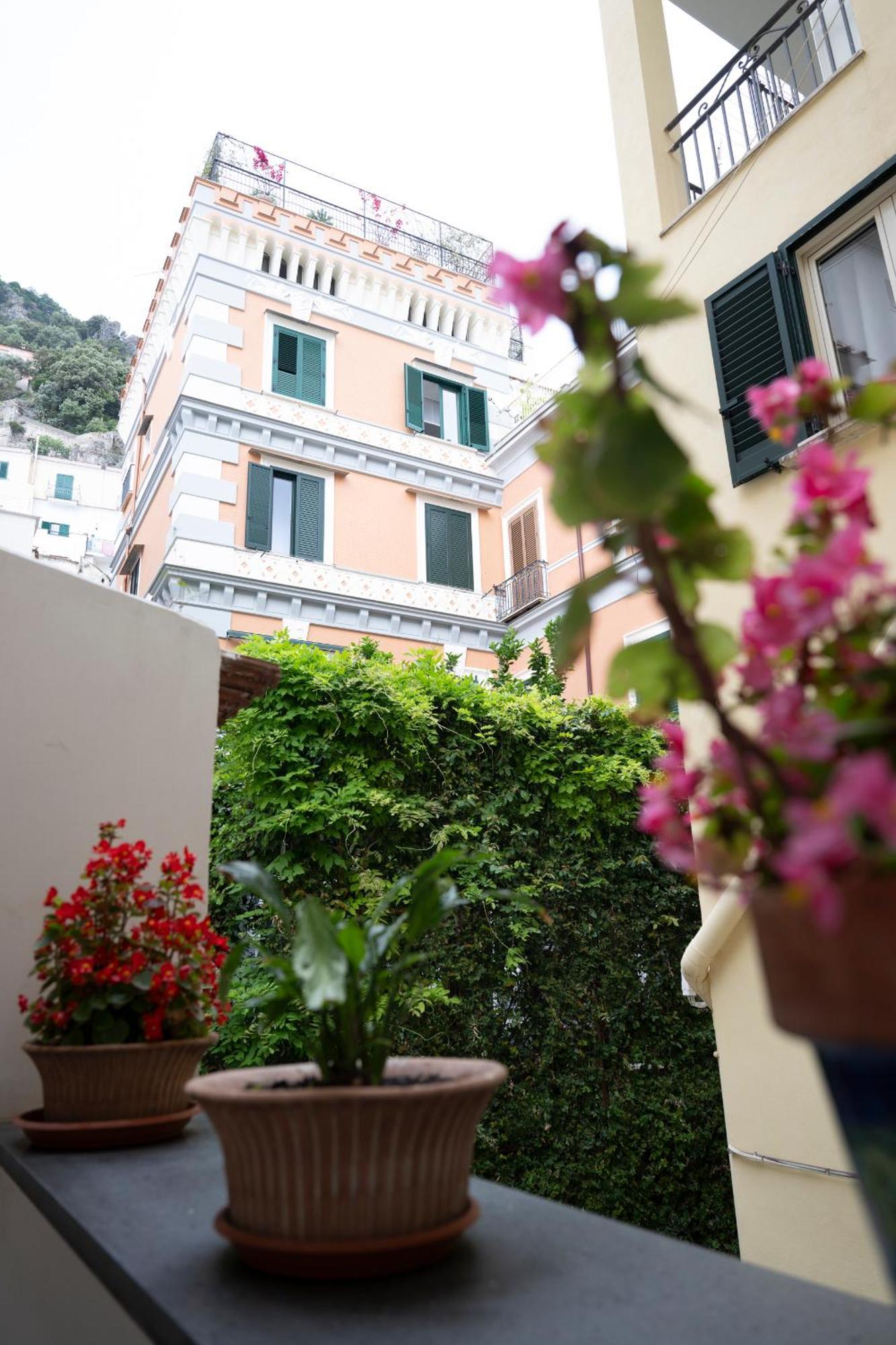 Hotel Antica Repubblica In Amalfi Center At 100Mt From The Sea Екстериор снимка