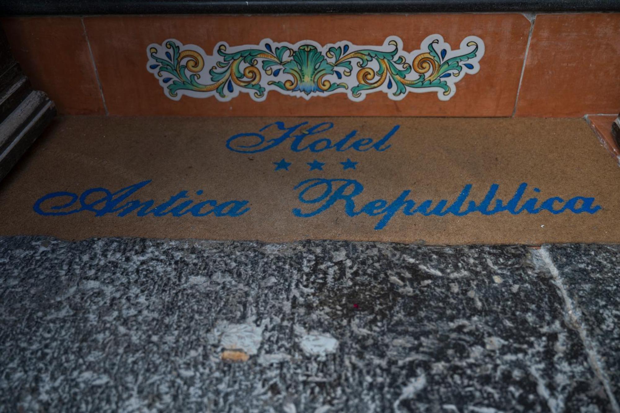 Hotel Antica Repubblica In Amalfi Center At 100Mt From The Sea Екстериор снимка