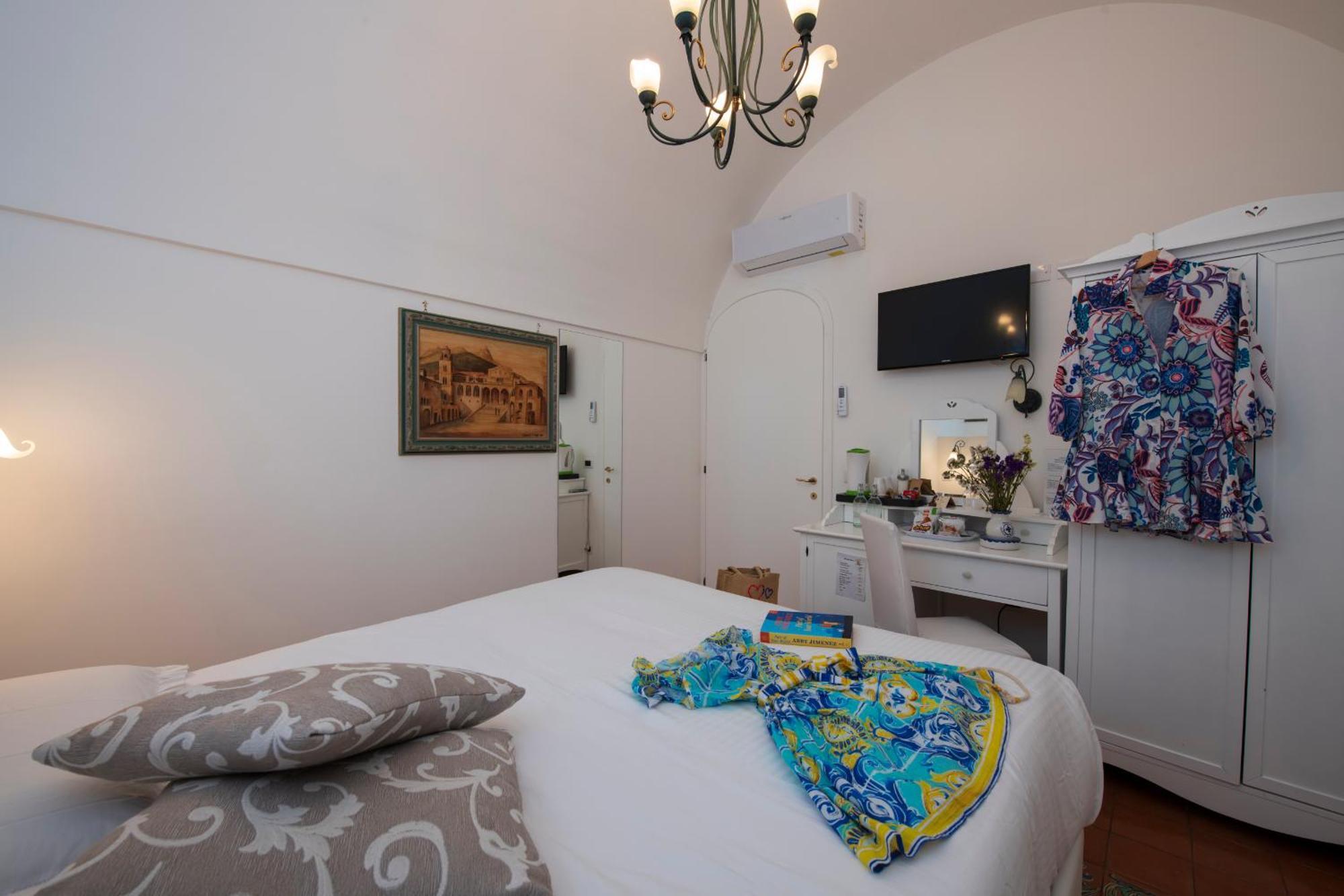 Hotel Antica Repubblica In Amalfi Center At 100Mt From The Sea Екстериор снимка